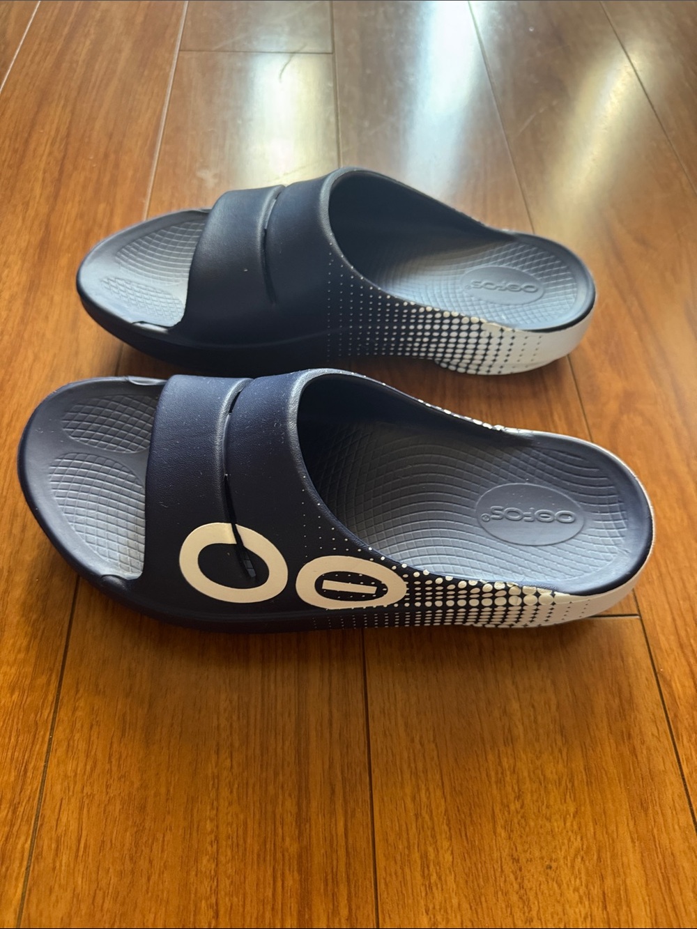 OOFOS Navy and White Recovery Unisex Slide Sandals